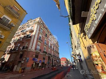 MONOLOCALE A NAPOLI