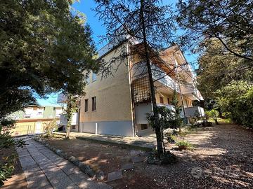 Ampia metratura in zona Villa Pini