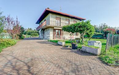 Villa a Vergiate Via San Eurosia 9 locali