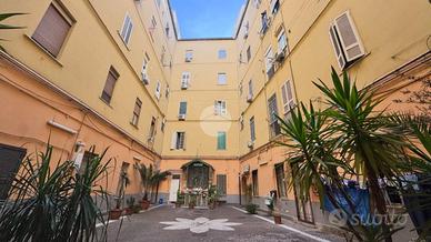 2 LOCALI A NAPOLI