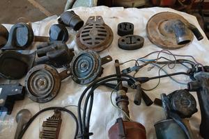 vari ricambi d'epoca