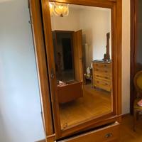 Armadio anni 30 in legno con specchio