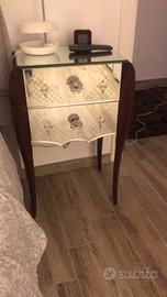 Comodino con specchi