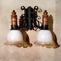 Applique in ferro battuto e legno 