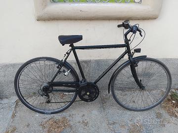 CITY BIKE COLOR NERO CERCHI DA 28 CON MARCE TENUTA