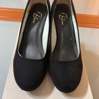 Scarpe con zeppe nere Bata