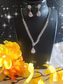 Parure collana e orecchini strass 