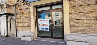 LOCALE COMMERCIALE IN CENTRO