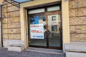 LOCALE COMMERCIALE IN CENTRO