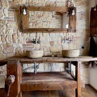 bancone falegname con lavandini in pietra