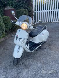 Piaggio Vespa 300 GTS - 2012