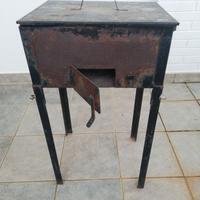 Barbecue con piedi, manici e coperchio