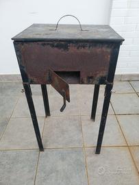 Barbecue con piedi, manici e coperchio