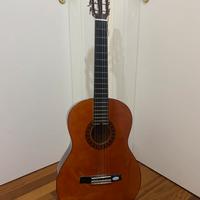 Chitarra classica con custodia e supporto