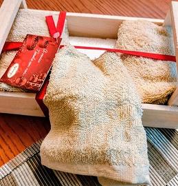 Set bagno nuovo (lavettes) con cassettina legno 