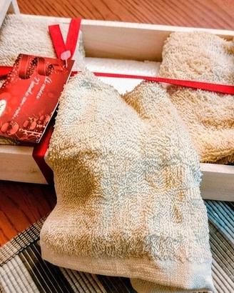 Set bagno nuovo (lavettes) con cassettina legno 
