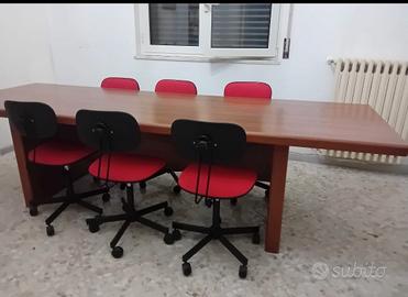 Tavolo con sedie ufficio 
