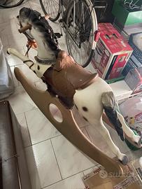 Cavallo a dondolo