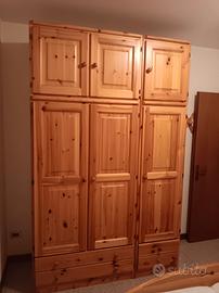 armadio in legno di pino