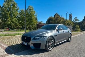 Jaguar XF 2.0D chequered flag AWD