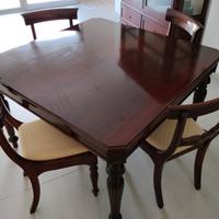 Tavolo in legno allungabile +4 sedie 