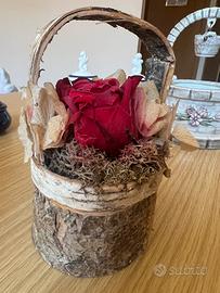 Decorazione floreale centrotavola in legno e rosa