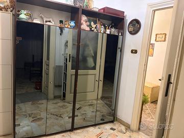 armadio con ante a specchio – molto capiente