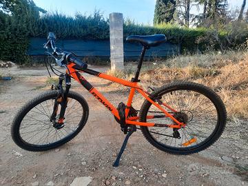 bicicletta 24 btiwn di colore arancione 