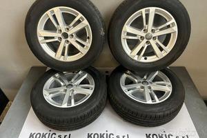 Cerchi in lega Audi Q3 da 17" completi di gomme