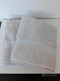 2 asciugamani, teli da doccia