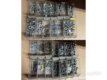 Dadi/rondelle/viti ecc sparsi