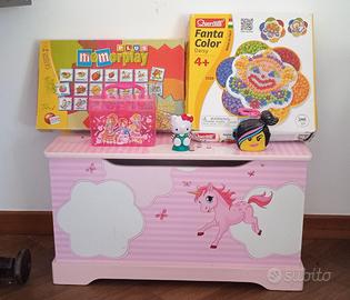 Cassapanca unicorno con vari giochi
