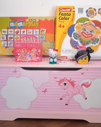 Cassapanca unicorno con vari giochi