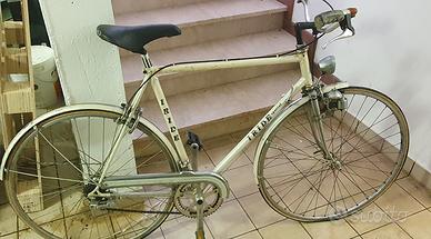 Bicicletta marca IRIDE telaio da corsa