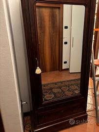 Armadio una anta antico