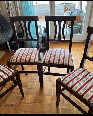 4 sedie in legno marrone con seduta imbottita