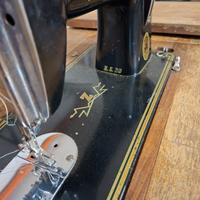 Macchina da Cucire Vintage Zeus RS30 Central Bobin