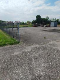 Piazzale ad uso magazzino e/o parcheggio