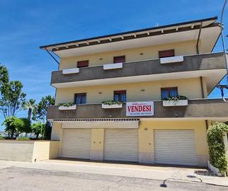 CASA SINGOLA PLURIFAMILIARE CON GIARDINO