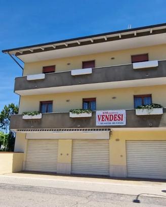 CASA SINGOLA PLURIFAMILIARE CON GIARDINO