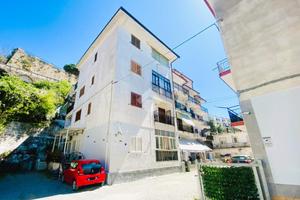 3 LOCALI A PAOLA