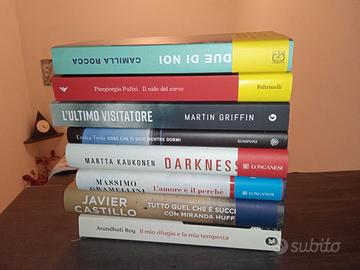 libri nuovi metà prezzo, 10 euro l'uno