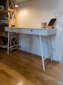 Scrivania bianca stile nordico