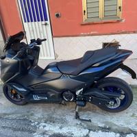 T MAX 560 icon blu 2023