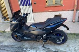 T MAX 560 icon blu 2023