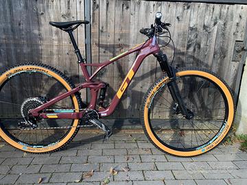 Bici GT SENSOR CARBON EXPERT