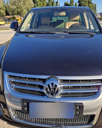 macchina volkswagen tuareg 