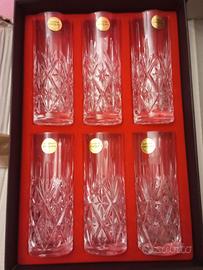 Vari articoli in cristallo.