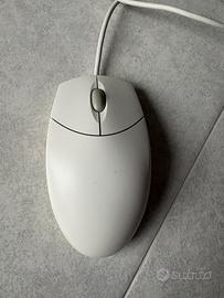 Mouse Logitech con cavo