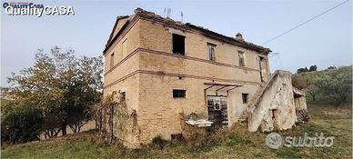 RUSTICO da RISTRUTTURARE a Camerata Picena